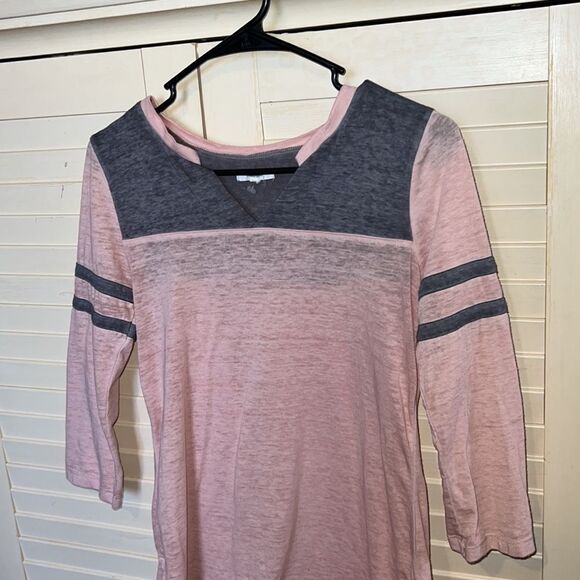 Maurices Womens Pink Grey Raglan Sleeve Burnout Top Small - Picture 3 of 4